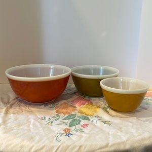 Pyrex Americana earth tones bowls 401,402,&403